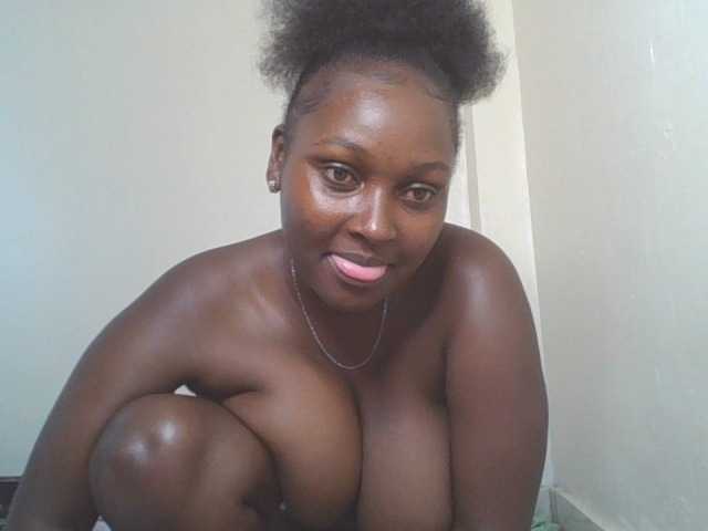 SexyBanni live cam on BongaCams