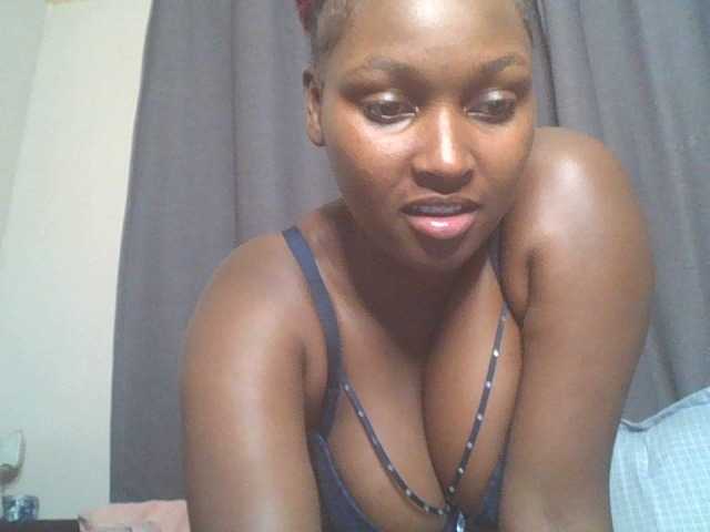 SexyBanni live cam on BongaCams