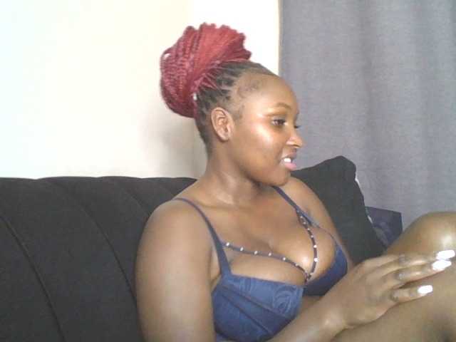 SexyBanni live cam on BongaCams