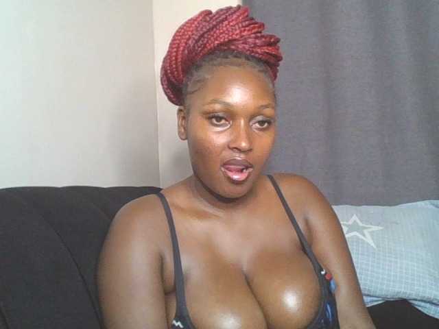 SexyBanni live cam on BongaCams