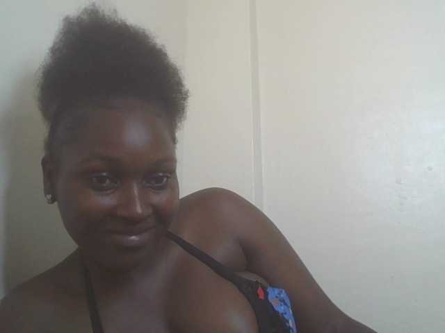 SexyBanni live cam on BongaCams