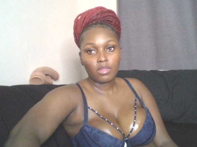 SexyBanni live cam on BongaCams