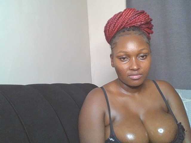 SexyBanni live cam on BongaCams