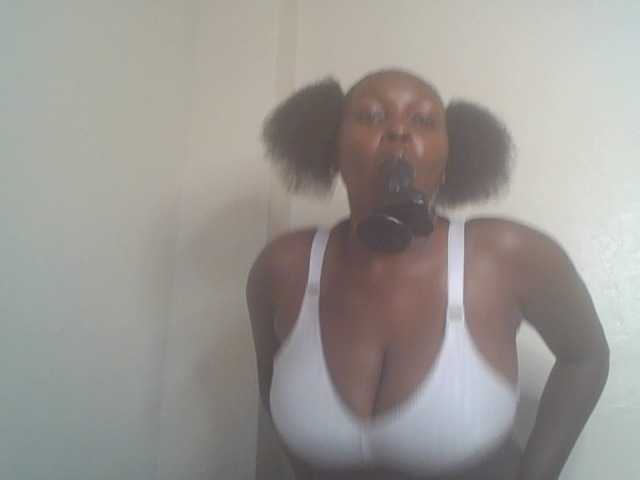SexyBanni live cam on BongaCams
