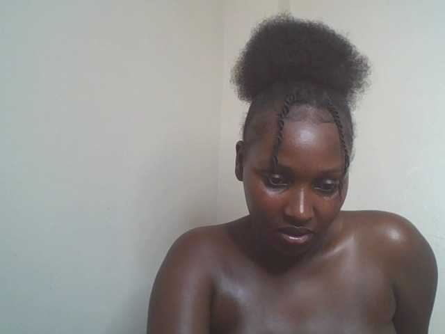 SexyBanni live cam on BongaCams