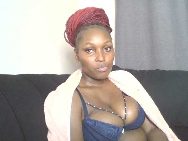 SexyBanni live cam on BongaCams