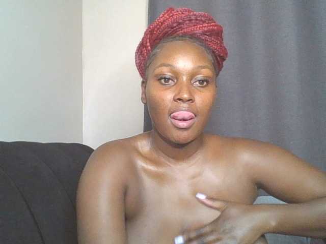 SexyBanni live cam on BongaCams