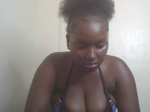 SexyBanni live cam on BongaCams