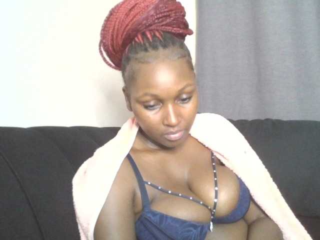SexyBanni live cam on BongaCams