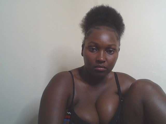 SexyBanni live cam on BongaCams