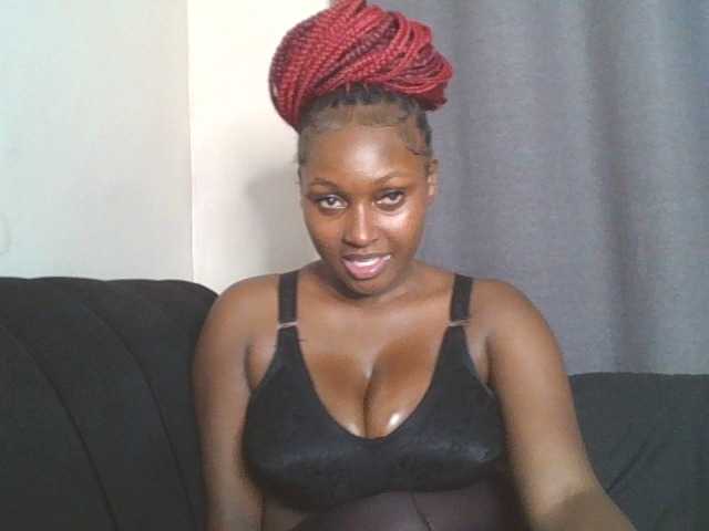 SexyBanni live cam on BongaCams
