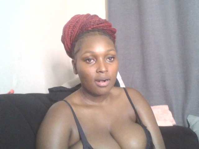 SexyBanni live cam on BongaCams