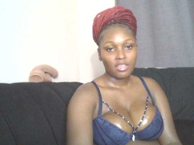 SexyBanni live cam on BongaCams