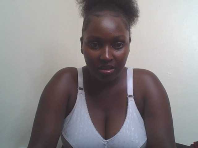SexyBanni live cam on BongaCams