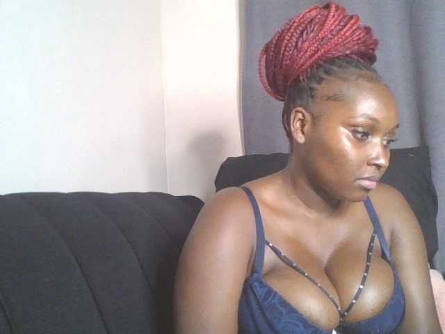 SexyBanni live cam on BongaCams