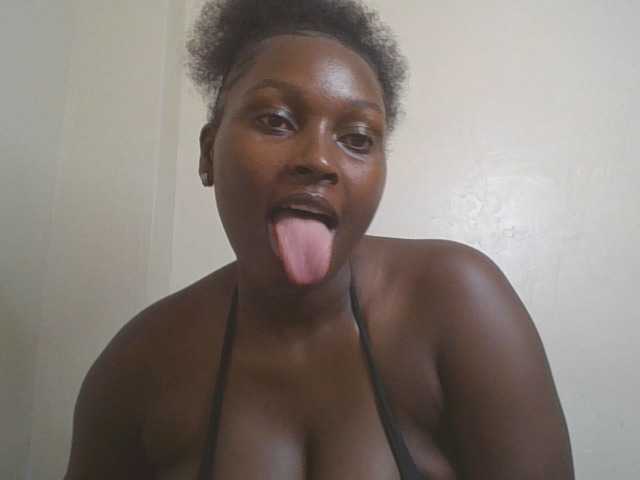 SexyBanni live cam on BongaCams