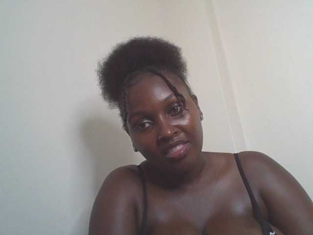 SexyBanni live cam on BongaCams