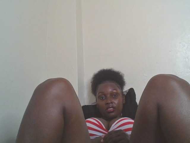 SexyBanni live cam on BongaCams