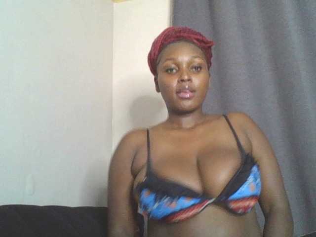 SexyBanni live cam on BongaCams
