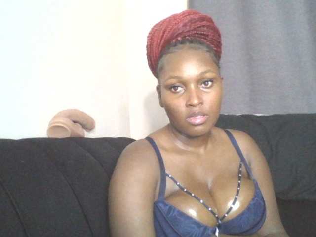 SexyBanni live cam on BongaCams