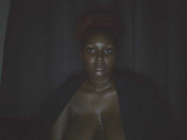 SexyBanni live cam on BongaCams