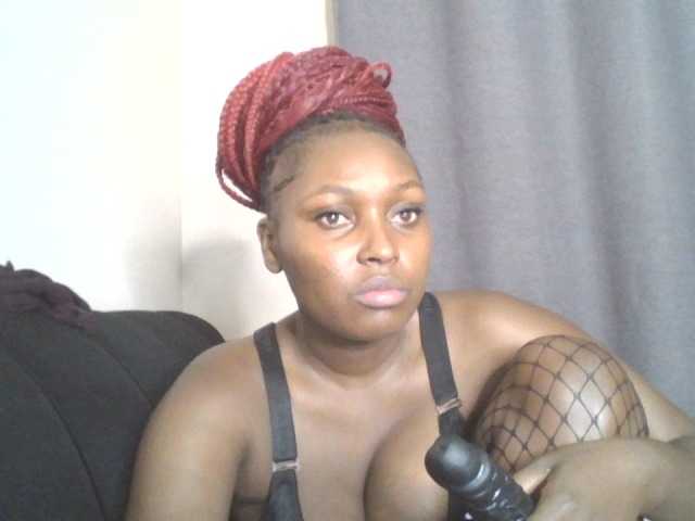 SexyBanni live cam on BongaCams