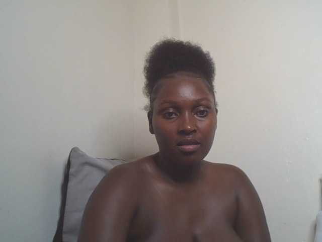 SexyBanni live cam on BongaCams