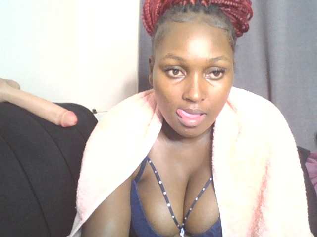SexyBanni live cam on BongaCams
