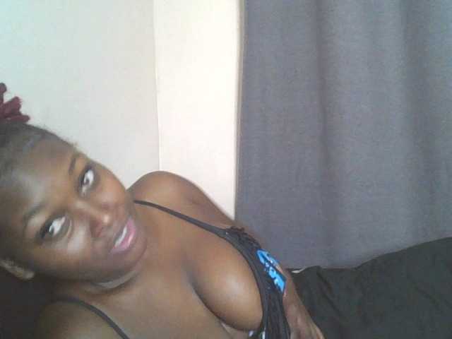 SexyBanni live cam on BongaCams