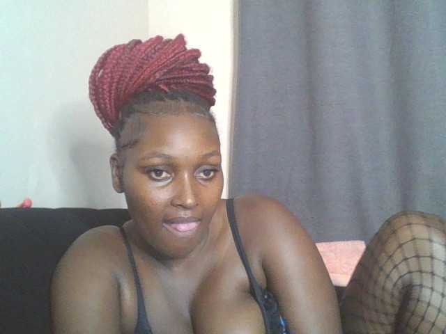 SexyBanni live cam on BongaCams