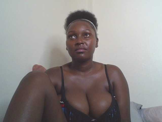 SexyBanni live cam on BongaCams