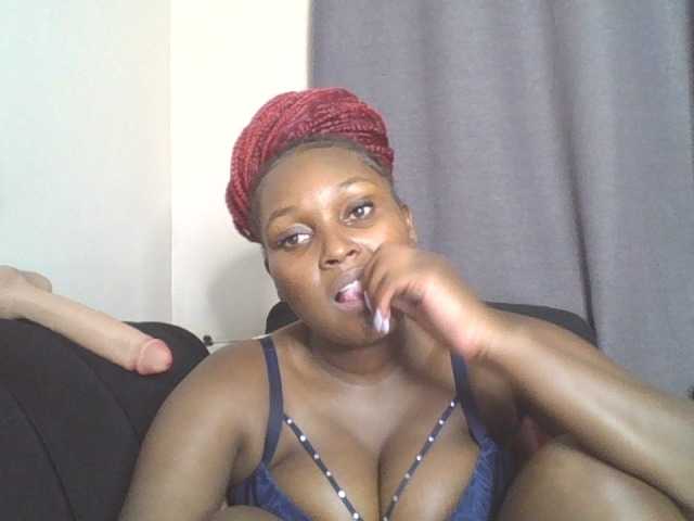 SexyBanni live cam on BongaCams