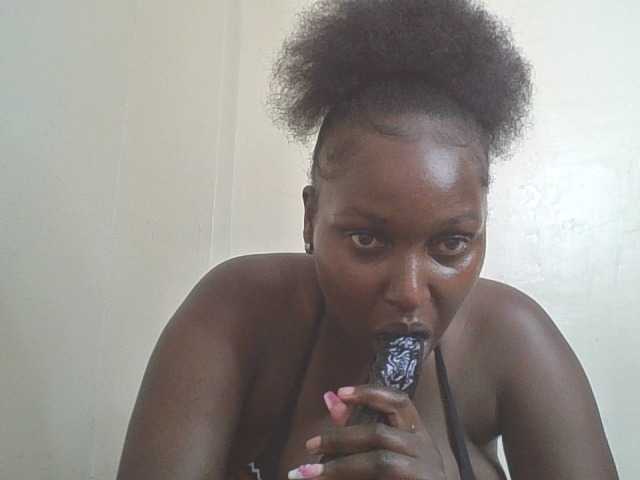 SexyBanni live cam on BongaCams
