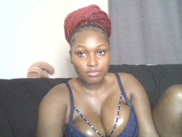 SexyBanni live cam on BongaCams