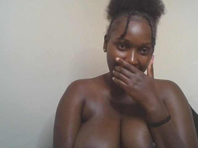 SexyBanni live cam on BongaCams