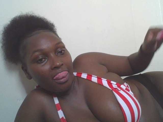 SexyBanni live cam on BongaCams