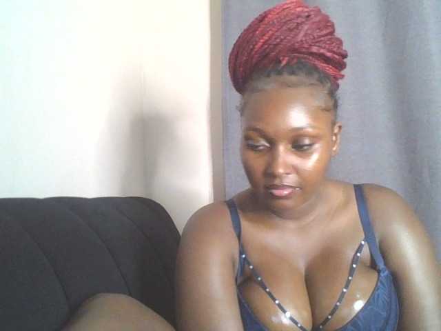 SexyBanni live cam on BongaCams