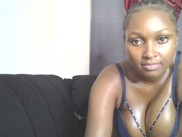 SexyBanni live cam on BongaCams