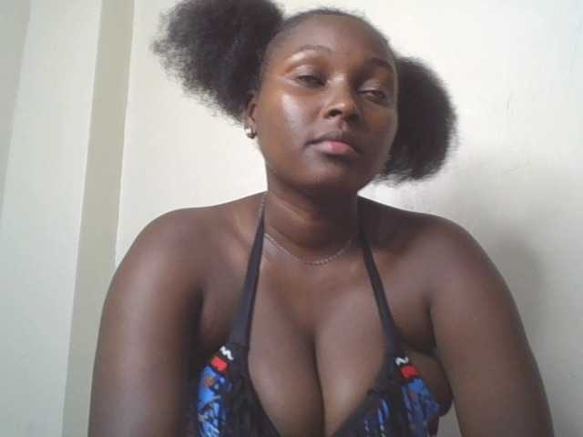 SexyBanni live cam on BongaCams