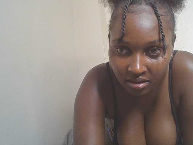 SexyBanni live cam on BongaCams