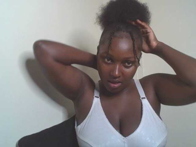 SexyBanni live cam on BongaCams
