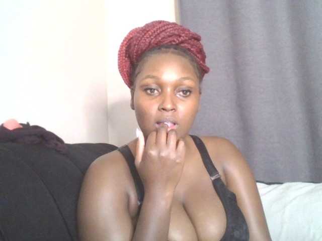 SexyBanni live cam on BongaCams