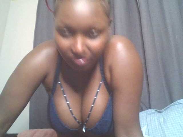 SexyBanni live cam on BongaCams