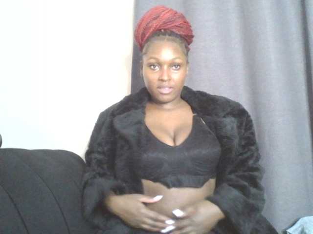 SexyBanni live cam on BongaCams