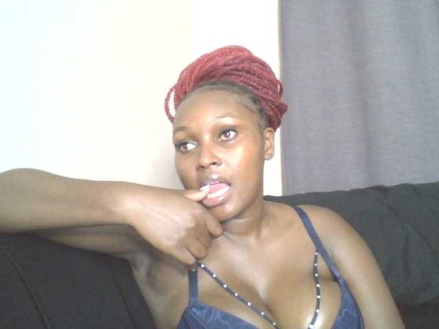 SexyBanni live cam on BongaCams