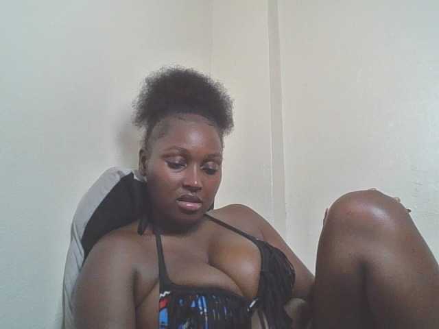 SexyBanni live cam on BongaCams
