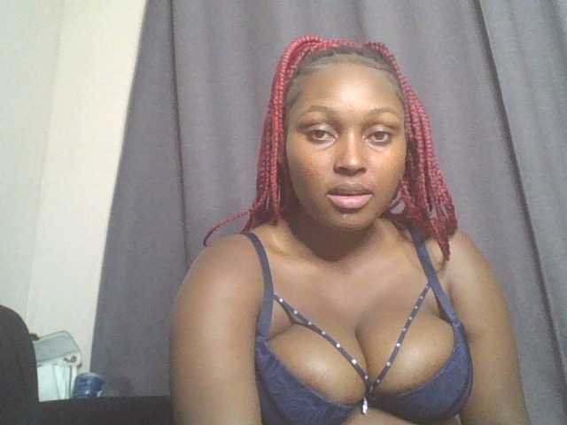 SexyBanni live cam on BongaCams