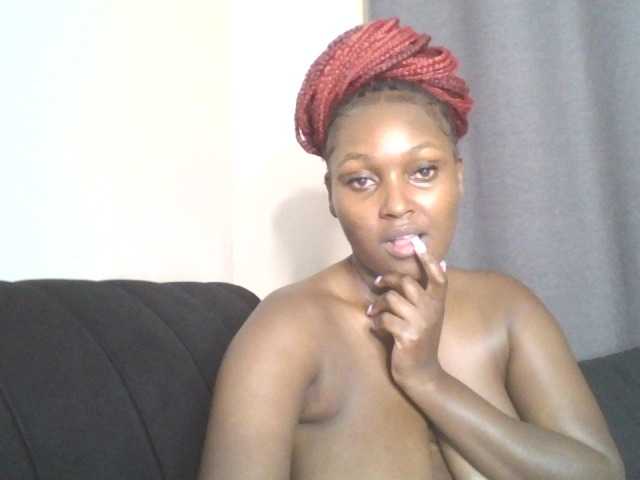 SexyBanni live cam on BongaCams
