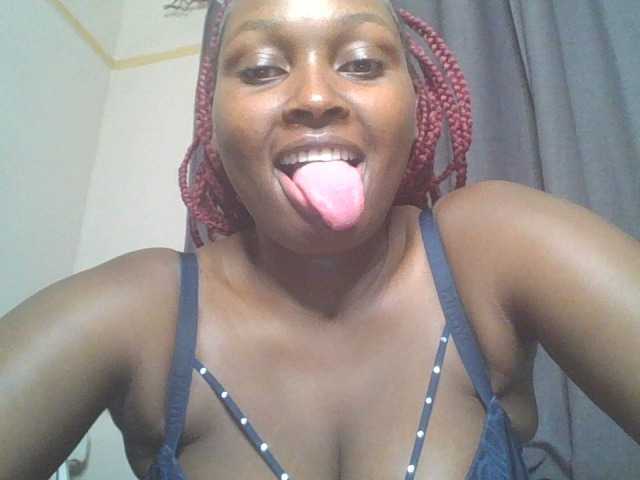 SexyBanni live cam on BongaCams