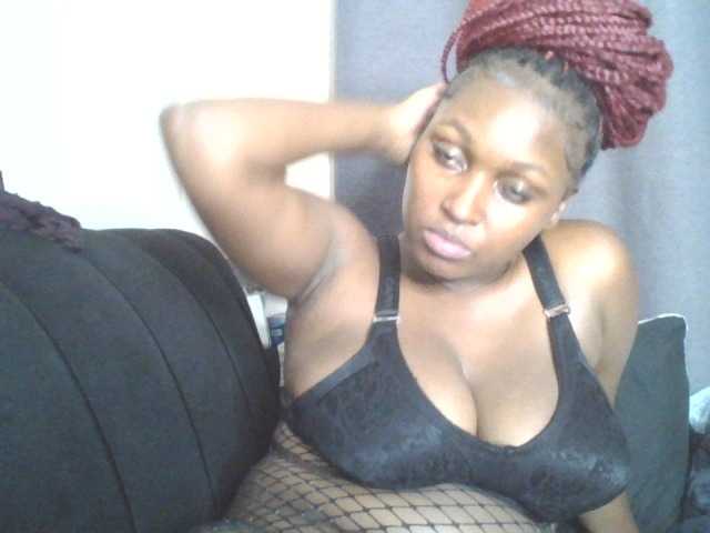 SexyBanni live cam on BongaCams